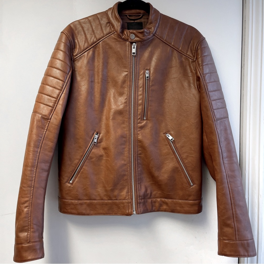 Jacket in faux leather with quilted sections.